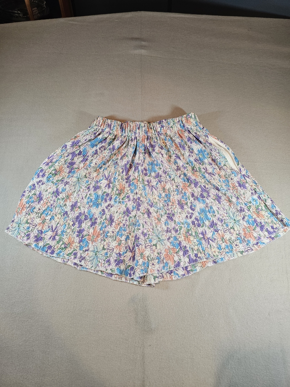 Molly Green Floral Pleated Women’s Shorts With Matching Top‎ Size M